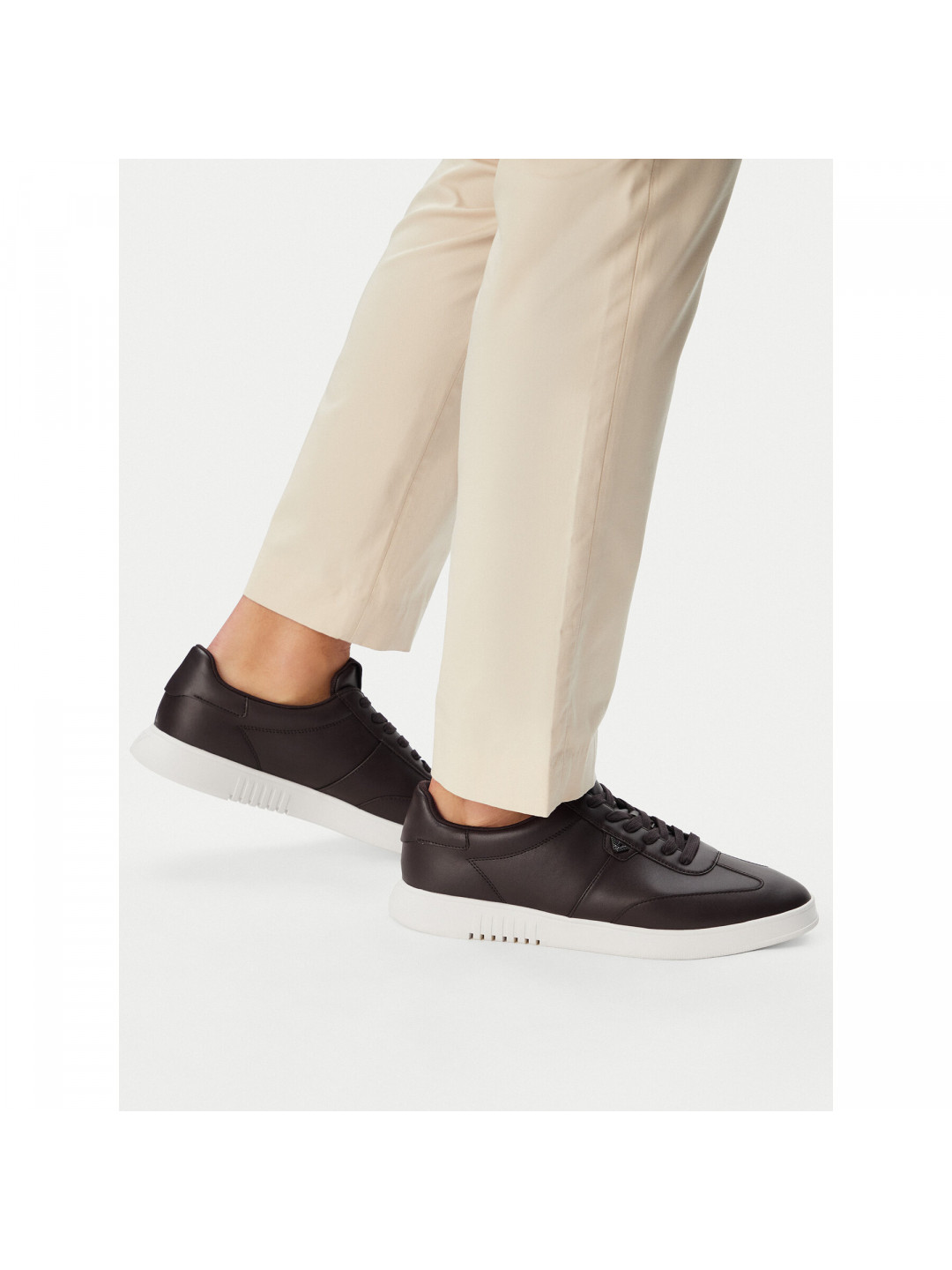 Sneakersy Emporio Armani EM003062 AF20004 U6030 Tmavě hnědá
